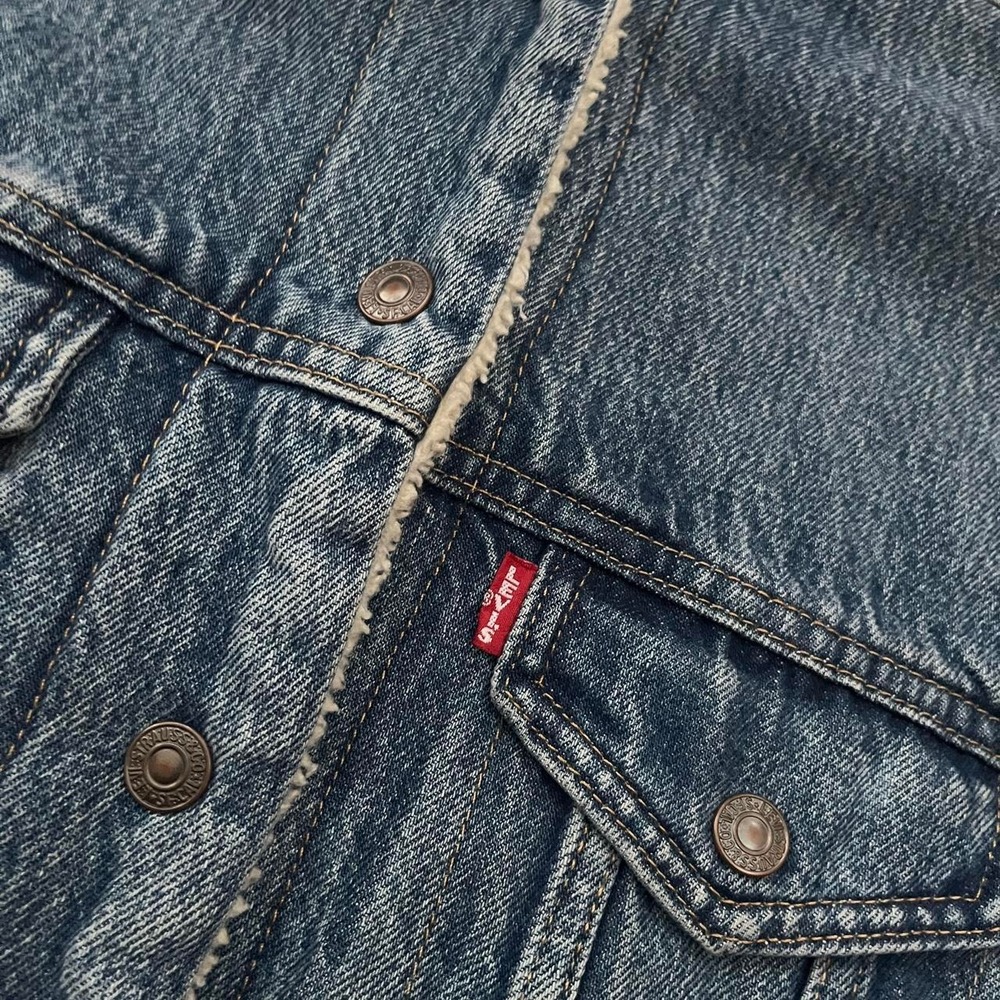 Women's Levi's premium sherpa trucker denim jacket in XS - Picture 7 of 8